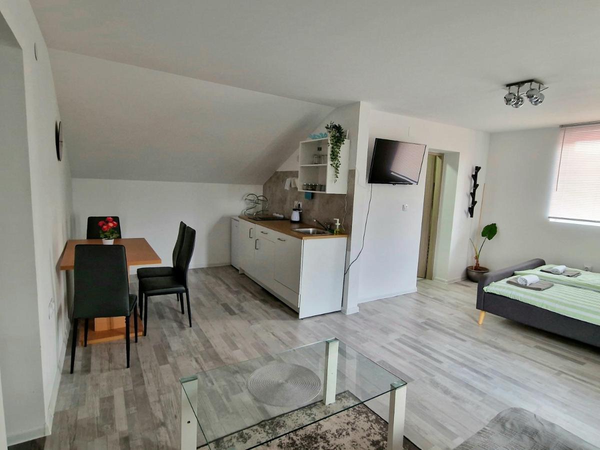 Apartman Castle Tusilovic Exteriér fotografie